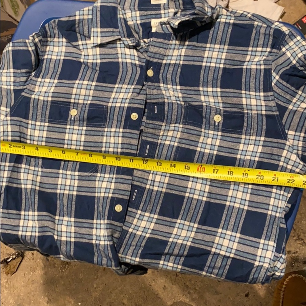 Two pocket Jcrew button down - Picture 4 of 4
